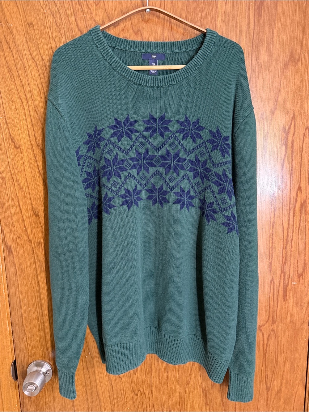 GAP Men's Crewneck Sweater - Dark Green (Navy Snowflake Pattern)